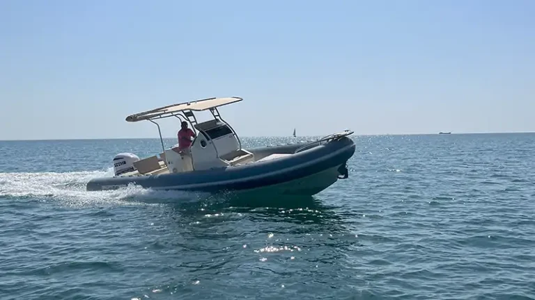 Gommone per il transfer in barca da Salerno