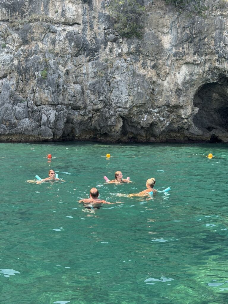 Bagno con i noodles alla grotta