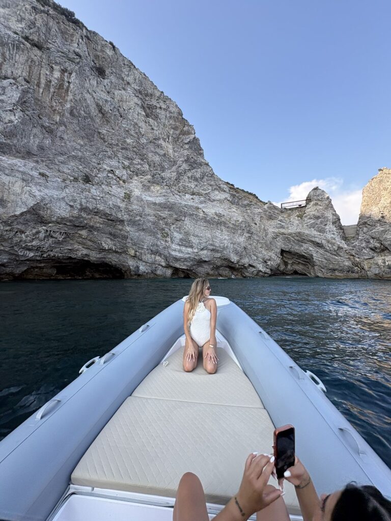 Foto sulla prua del gommone