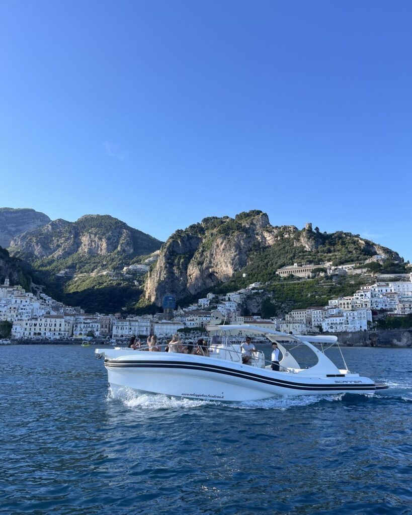 Private boat tour in front of Amalfi