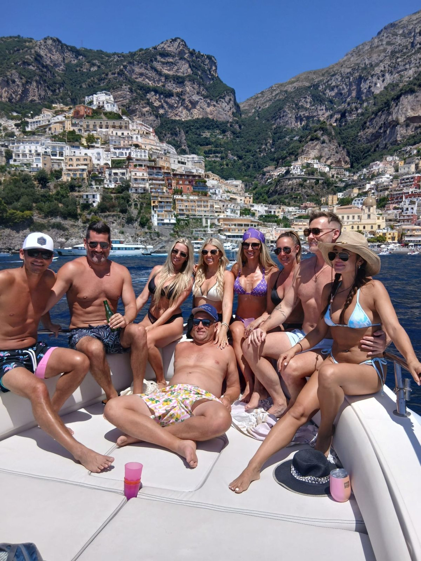 Gruppo di amici in barca a Positano